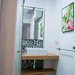 Cactus 호텔